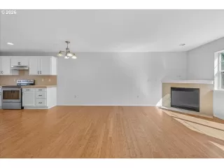 Photo #6: 170752801 Listing