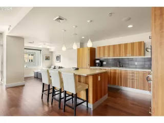 Photo #5: 170889524 Listing