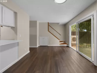 Photo #6: 172350095 Listing