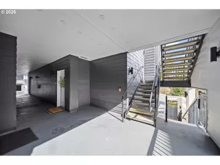 Photo #5: 172936883 Listing 