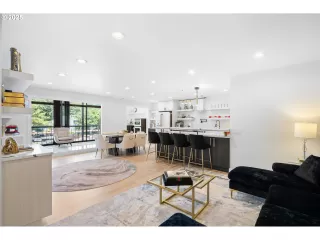 Photo #1: 173570922 Listing