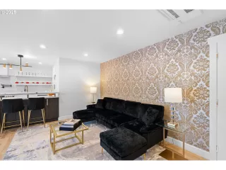 Photo #2: 173570922 Listing