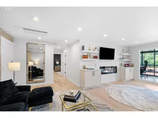 Photo #5: 173570922 Listing