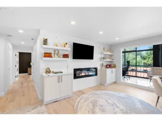 Photo #6: 173570922 Listing