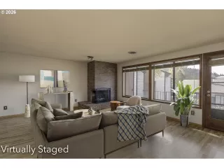 Photo #4: 173792217 Listing 