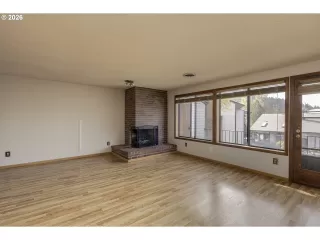 Photo #5: 173792217 Listing 