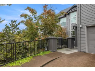 Photo #4: 174059831 Listing 