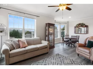 Photo #5: 174059831 Listing 