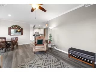 Photo #6: 174059831 Listing 