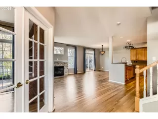 Photo #2: 174113194 Listing