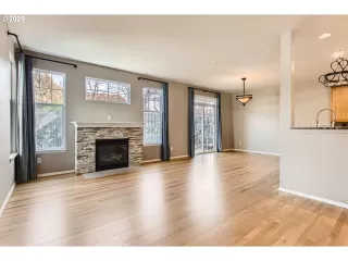 Photo #4: 174113194 Listing