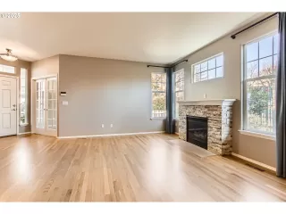 Photo #5: 174113194 Listing