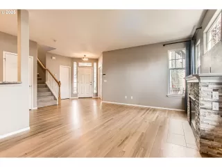 Photo #6: 174113194 Listing