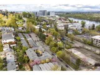 Photo #2: 174258790 Listing