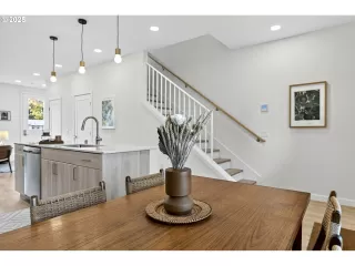 Photo #3: 174320578 Listing