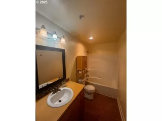 Photo #4: 174767991 Listing