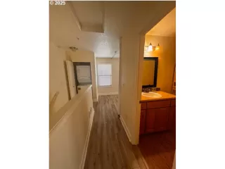 Photo #5: 174767991 Listing