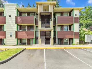 Browse active condo listings in DIVISION PLAZA