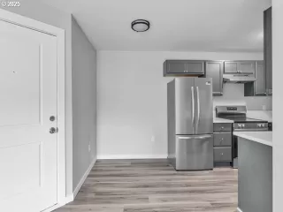 Photo #4: 175055531 Listing