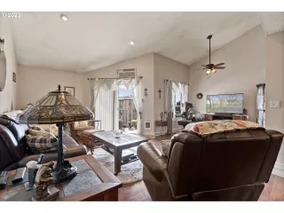 Photo #3: 175130822 Listing