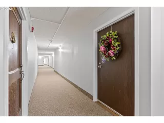 Photo #4: 175130822 Listing