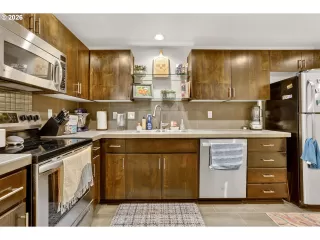 Photo #4: 175633317 Listing