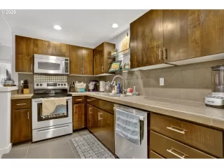 Photo #5: 175633317 Listing