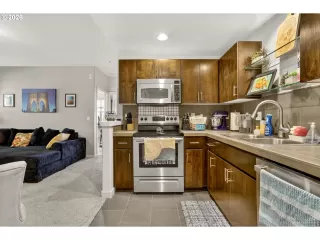 Photo #6: 175633317 Listing