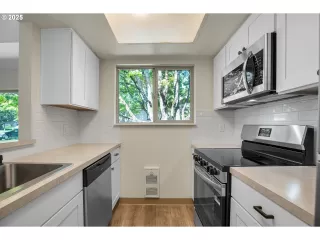 Photo #4: 175653799 Listing 