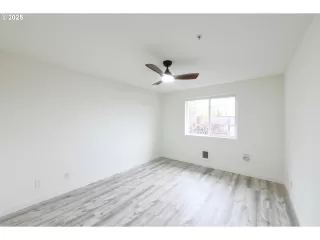 Photo #5: 175964657 Listing 