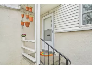 Photo #3: 176004117 Listing