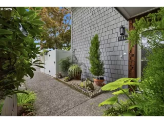 Photo #1: 176044528 Listing