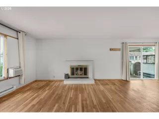 Photo #1: 176152328 Listing 