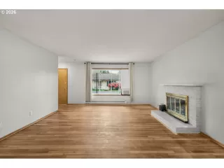 Photo #2: 176152328 Listing 