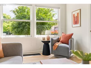 Photo #4: 176199295 Listing 