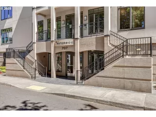 Photo #2: 176231475 Listing