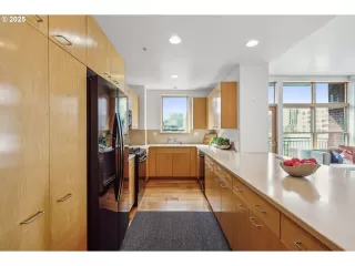 Photo #4: 176306338 Listing 