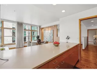 Photo #5: 176306338 Listing 