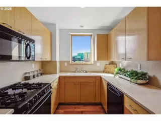 Photo #6: 176306338 Listing 