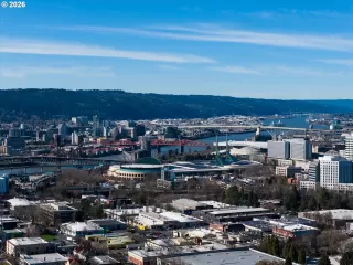 Photo #2: 176334962 Listing