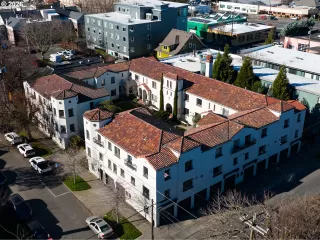 Photo #3: 176334962 Listing