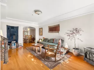 Photo #4: 176334962 Listing