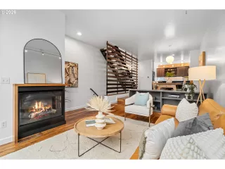 Photo #5: 176678825 Listing 