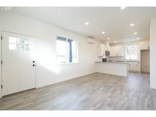 Photo #4: 177072440 Listing 