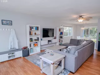 Photo #4: 177351043 Listing