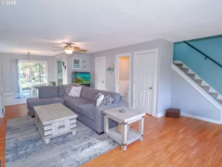 Photo #5: 177351043 Listing