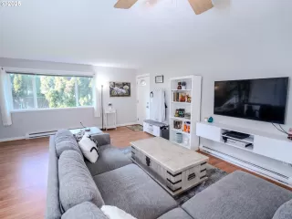 Photo #6: 177351043 Listing