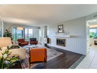 Photo #3: 177613429 Listing