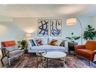 Photo #6: 177613429 Listing