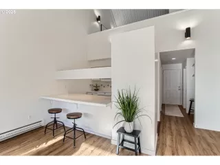 Photo #4: 177824676 Listing